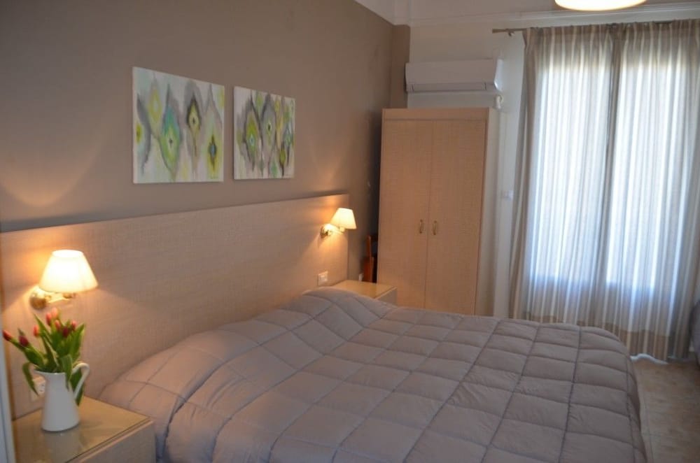 Standard Triple Room, City View photo 1