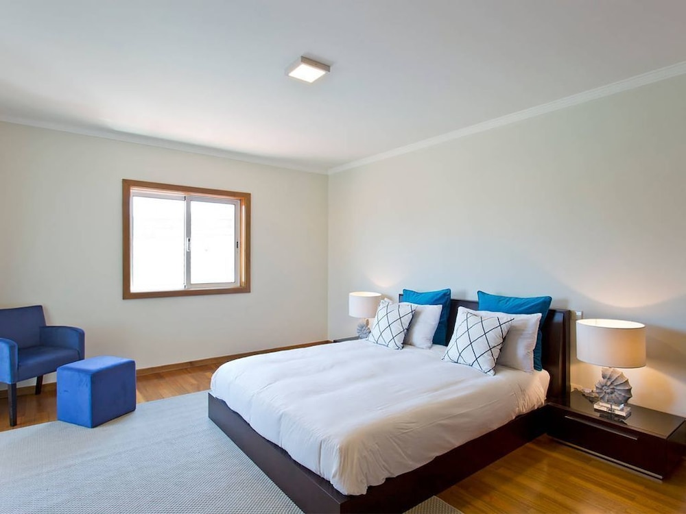 House, 3 Bedrooms photo 2