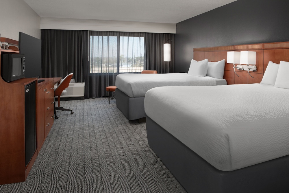 Room, 2 Queen Beds (Hearing Accessible) - Photo 1