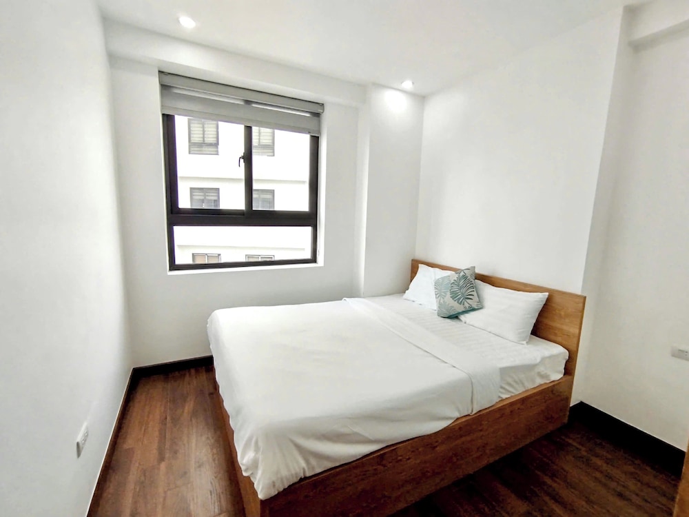 City Apartment, 3 Bedrooms photo 2