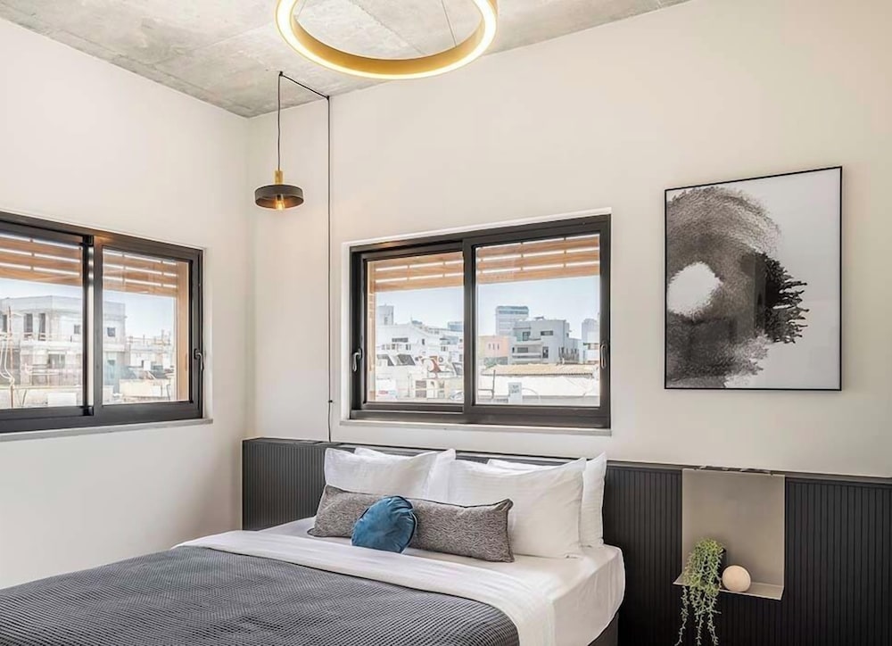 Four Bedroom Duplex Penthouse Apartment with Pool #10