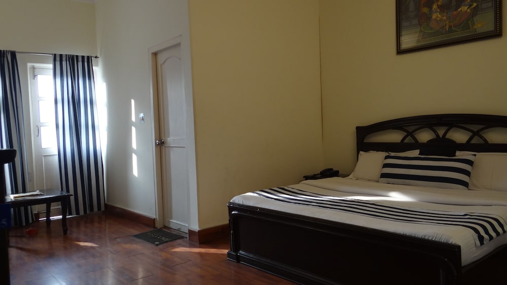 Deluxe Room - Photo 5