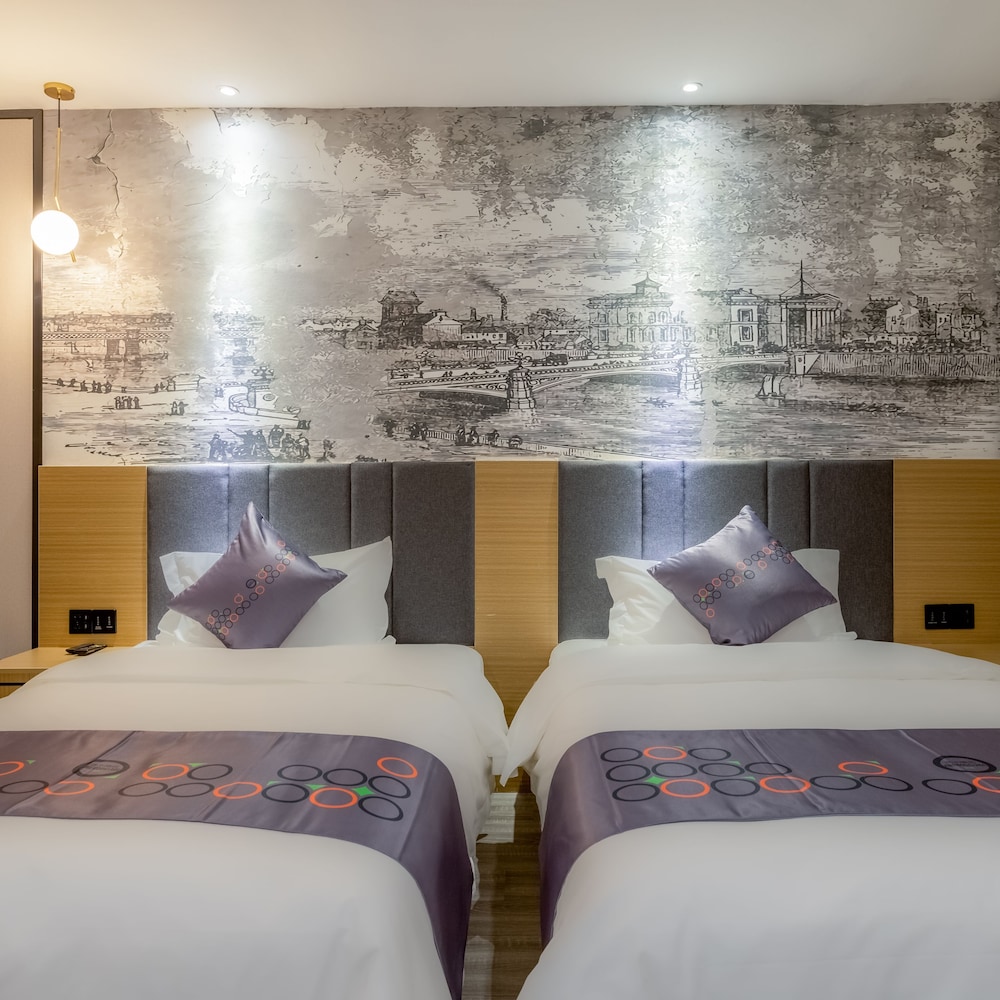 Twin Room, No Windows