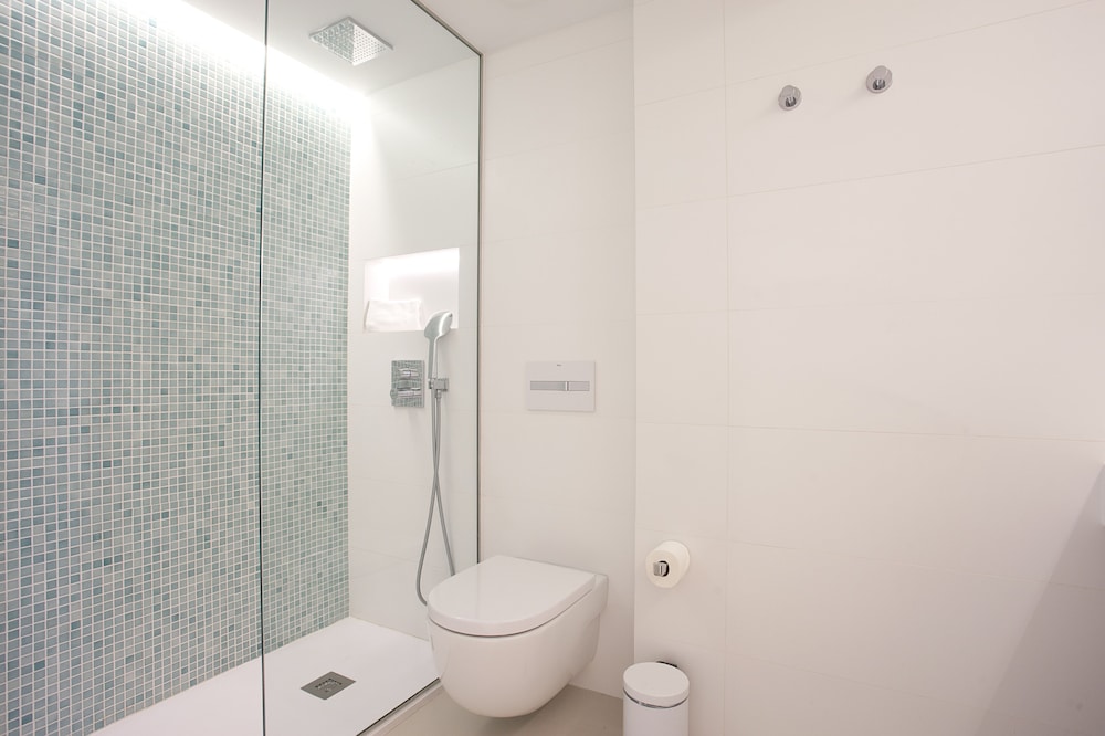 Double Room, Partial Ocean View thumbnail 5
