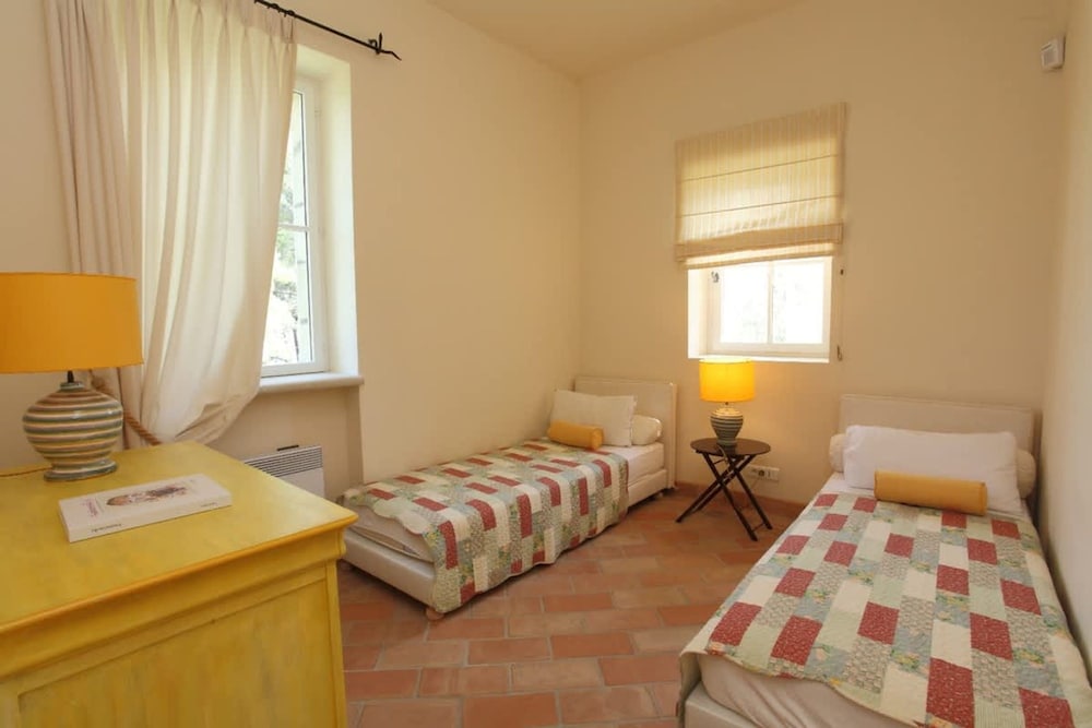 Villa photo 2