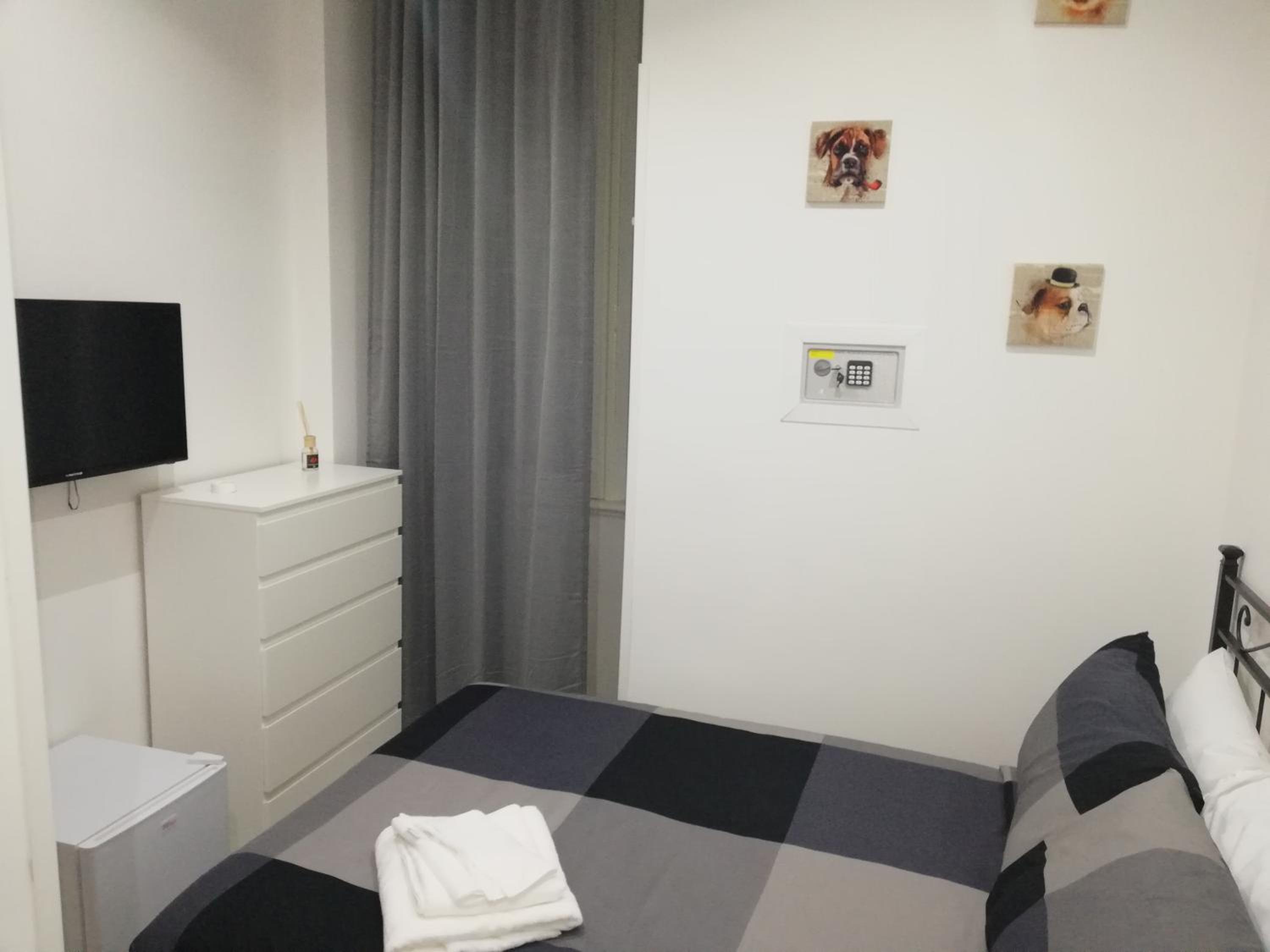 Small Double Room photo 1