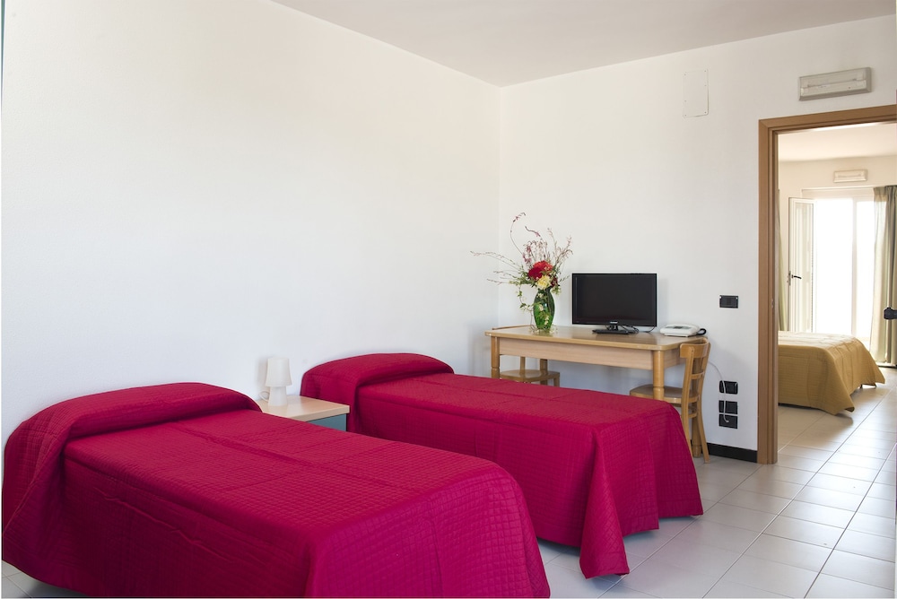 Family Room, Multiple Beds (3 pax) - Photo 1