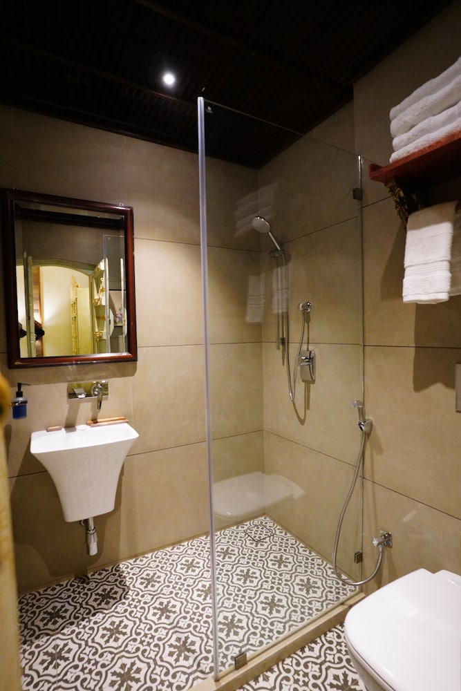 Deluxe Room - Photo 7