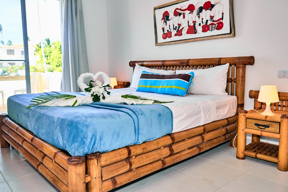 Classic Apartment, 2 Bedrooms, Pool View