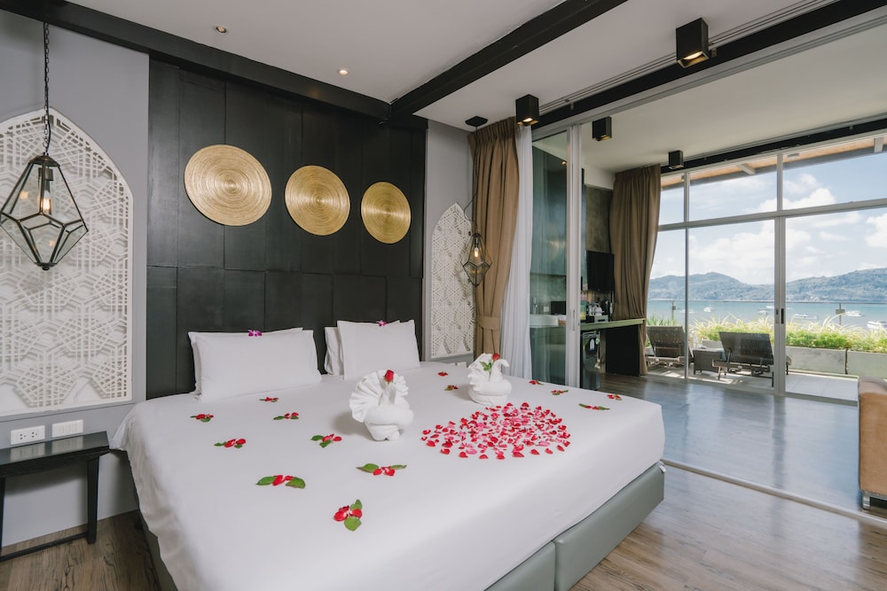 One-Bedroom Apartment with Sea View - Roof Top photo 2