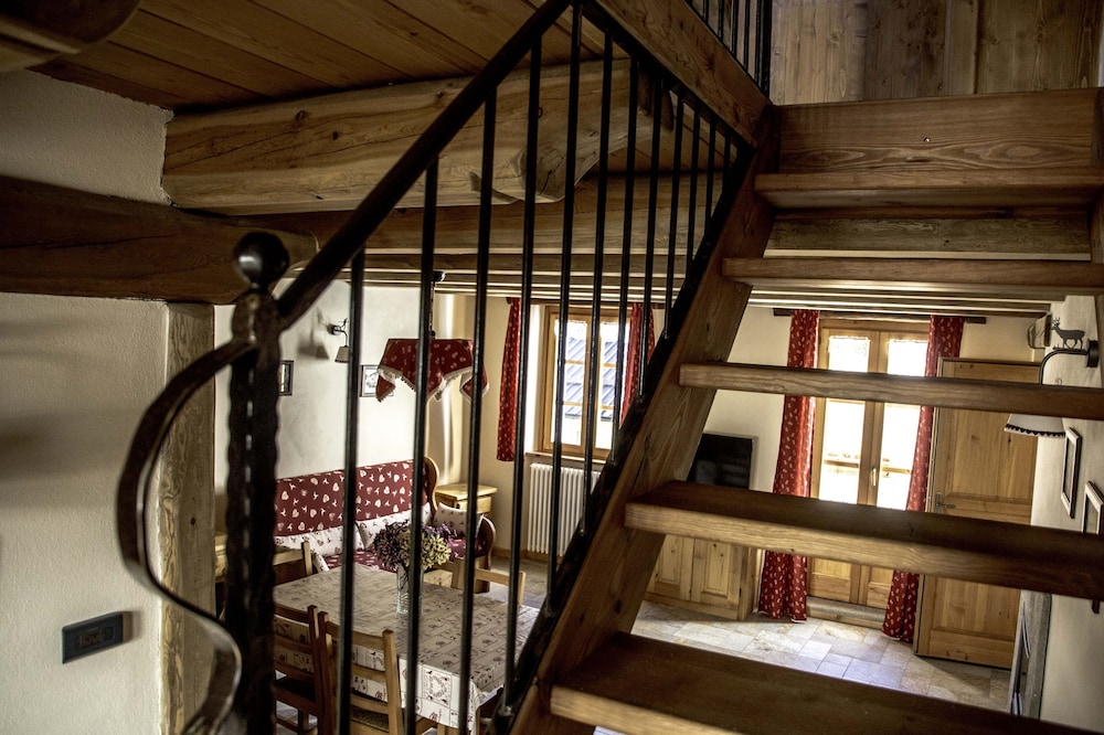 Duplex, 2 Bedrooms, Balcony, Mountain View photo 1