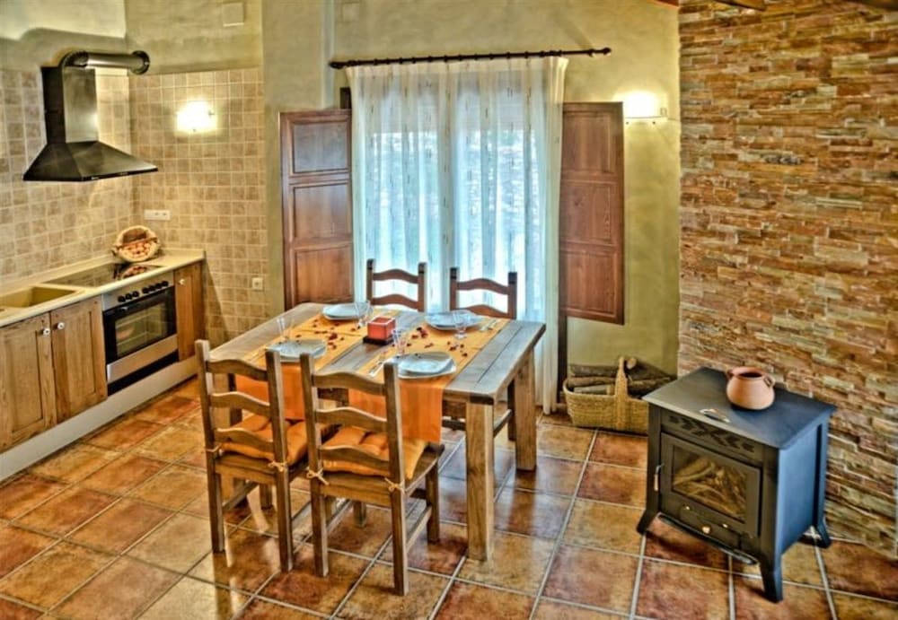 Apartment, 2 Bedrooms, Ensuite photo 3