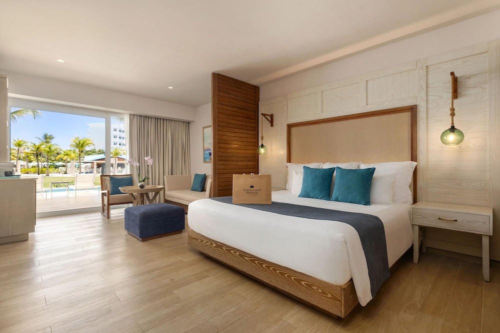 Preferred Club Junior Suite Swim Out King With Sofa Bed