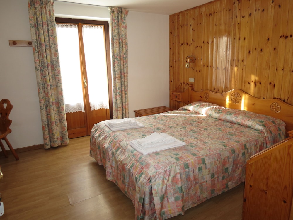 Standard Double or Twin Room, Mountain View photo 3