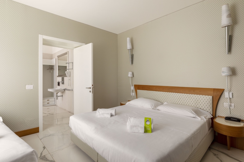 Standard Triple Room, Accessible, Non Smoking photo 3