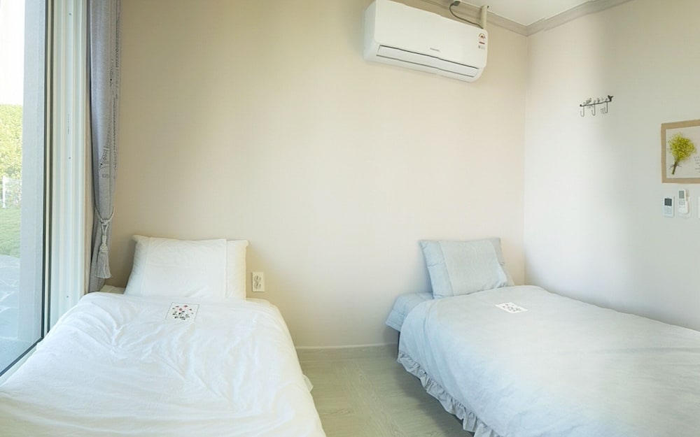 Room (Twin Room) - Photo 8