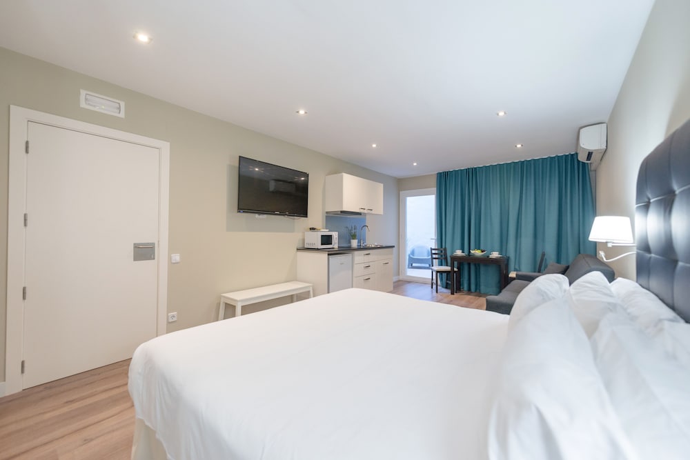 Studio Suite, 1 King Bed with Sofa bed, Patio, Ground Floor