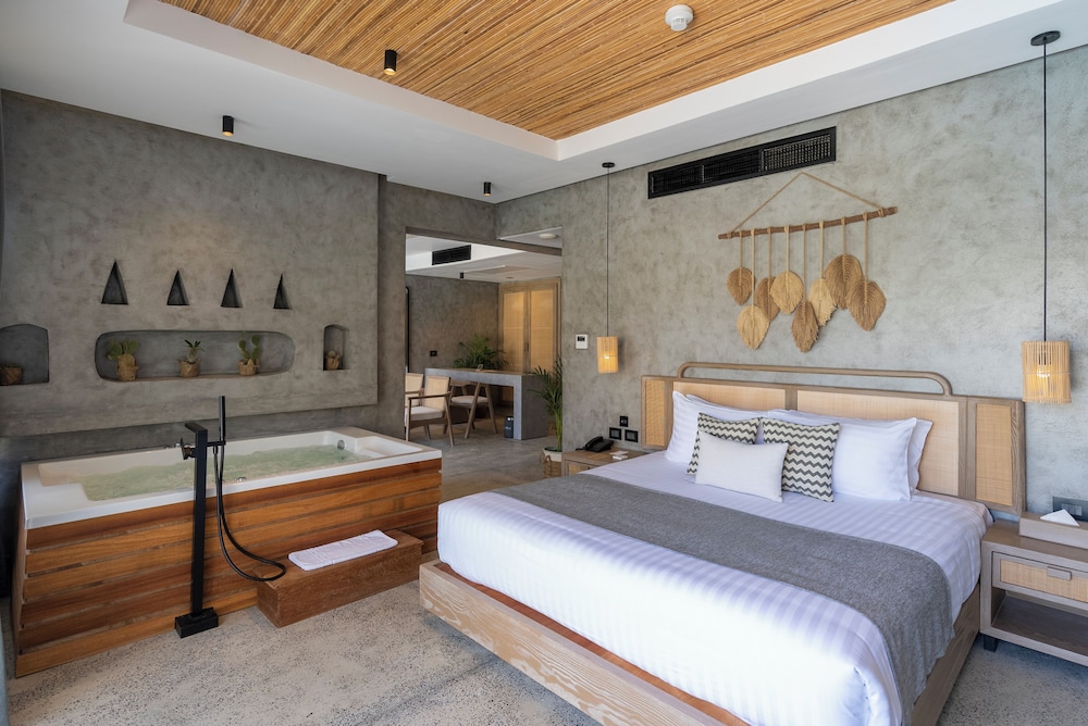 Tucana Pool & Jacuzzi Suite (Posh Club)