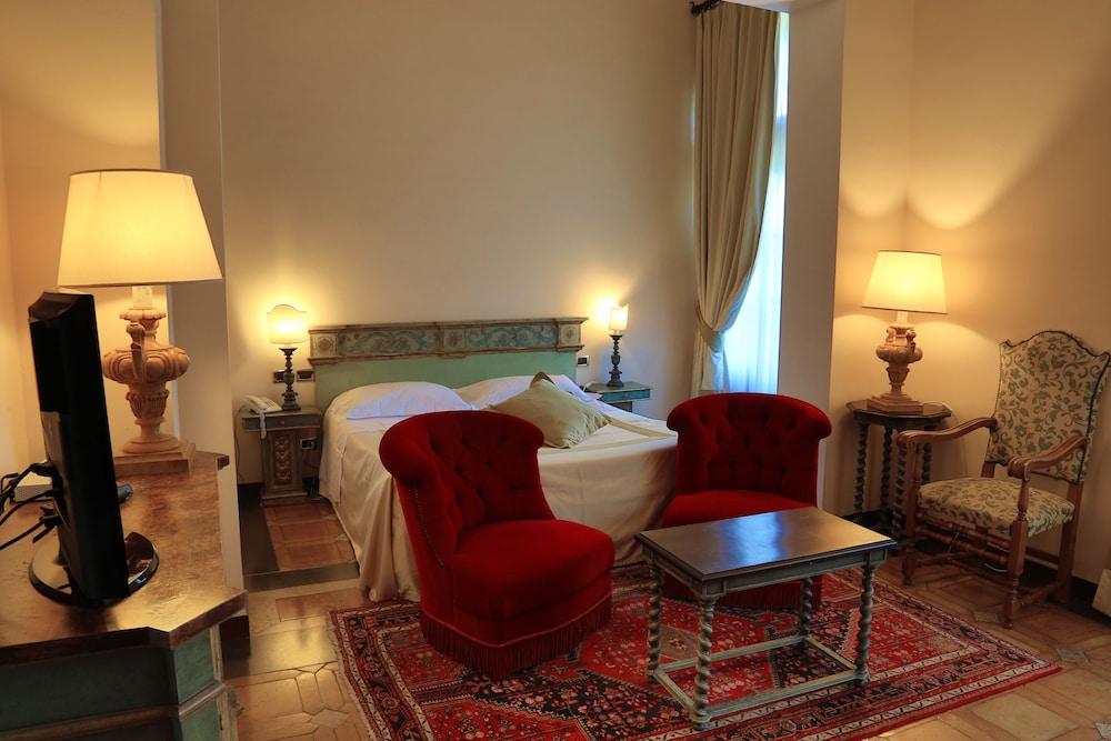 Deluxe Double or Twin Room - Photo 6