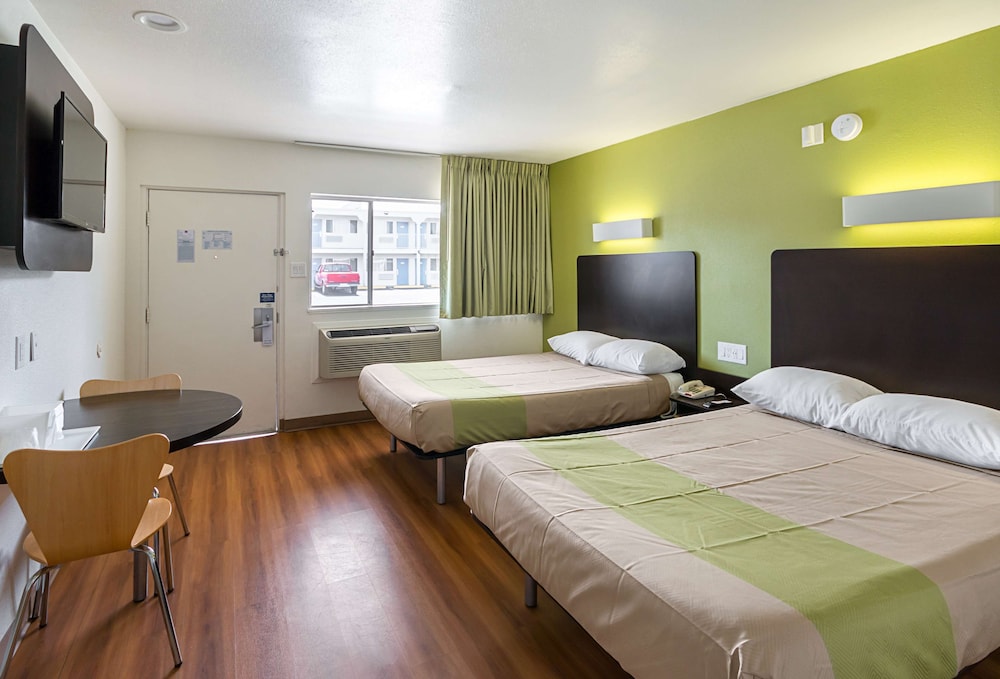 Standard Room, 2 Double Beds, Non Smoking photo 3