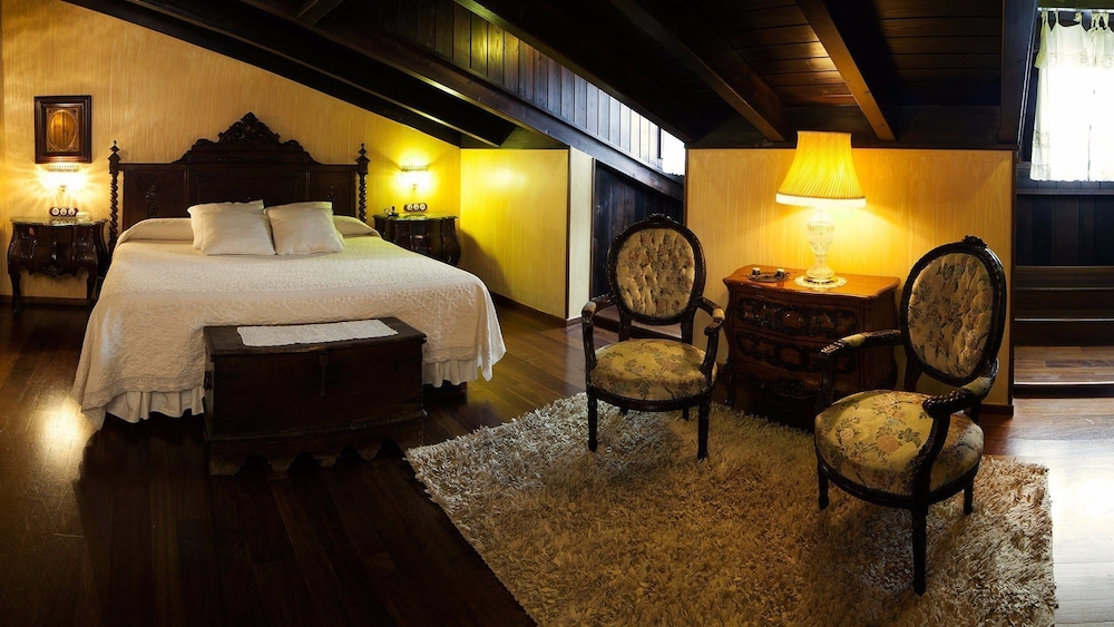 Superior Suite - Photo 7