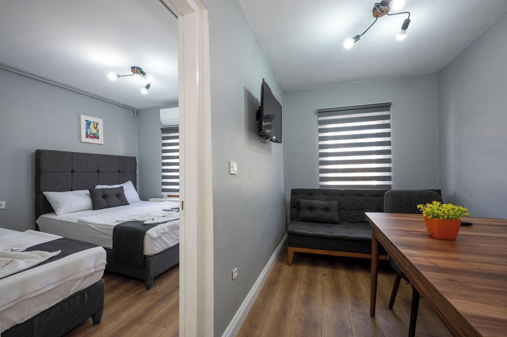 T) Two Bedroom Apartment with Balcony photo 1