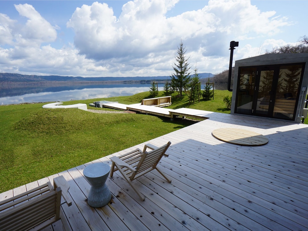 Standard Villa, Lakeside photo 1