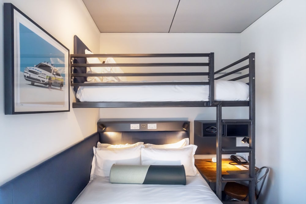 Triple Bunk Room - Photo 3