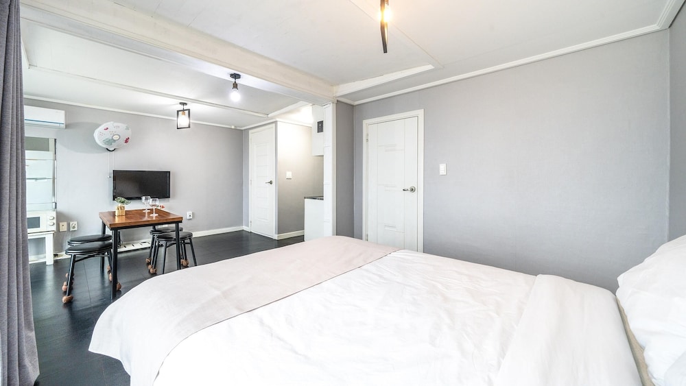 Basic Room, 1 Bedroom (202) - Photo 8