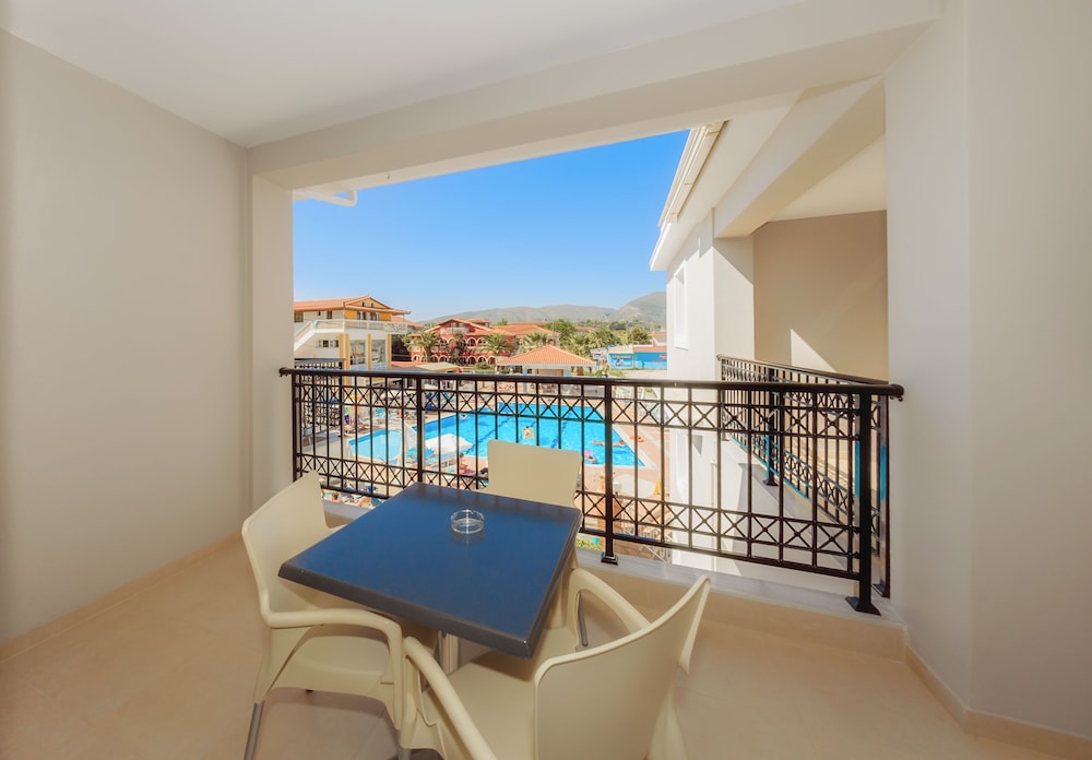 Standard Double or Twin Room, Pool View - Photo 8