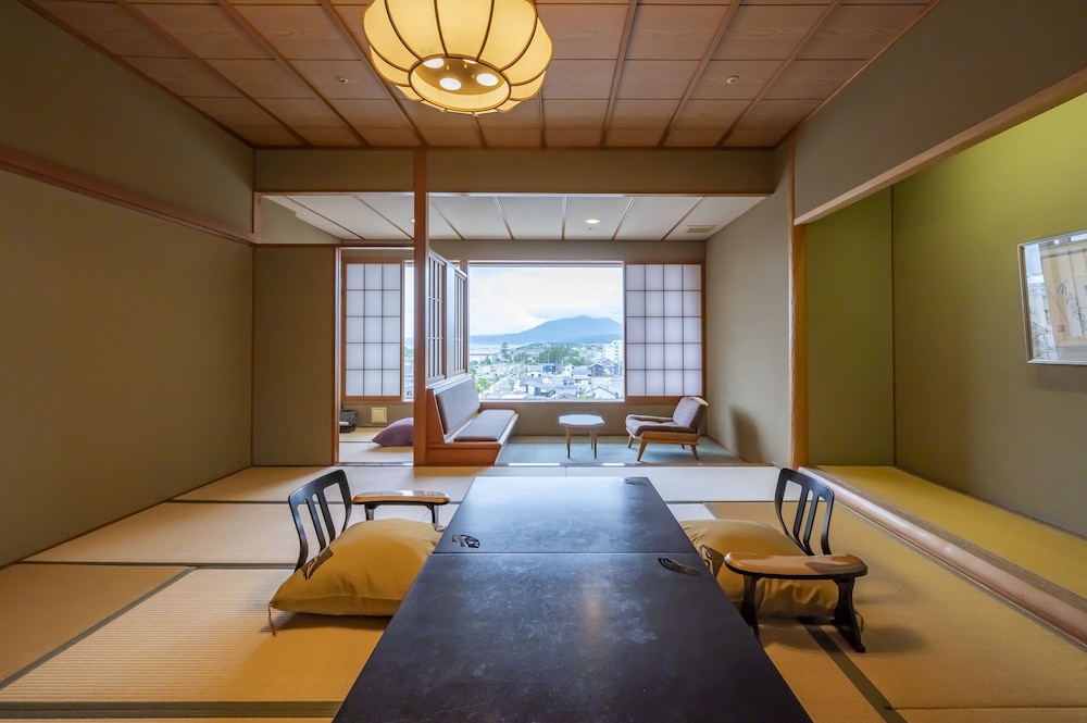 Traditional Room, Non Smoking (Japanese-Style, 6 Person Occupancy) photo 3