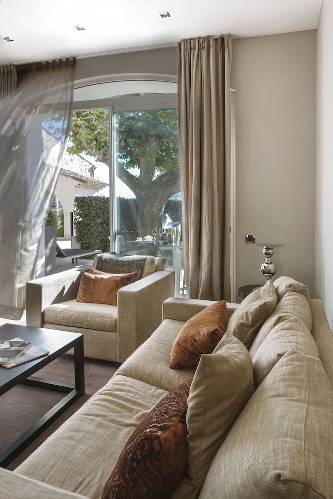 Deluxe Room, 1 Queen Bed with Sofa bed, Garden View photo 3