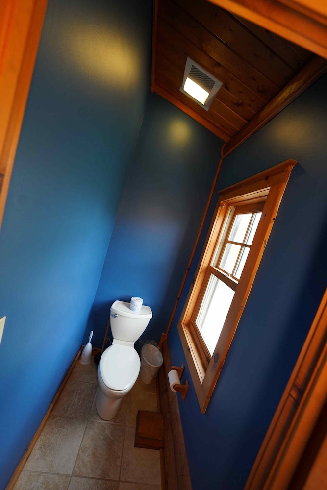 Family Townhome, 3 Bedrooms, Balcony, Partial Lake View photo 3