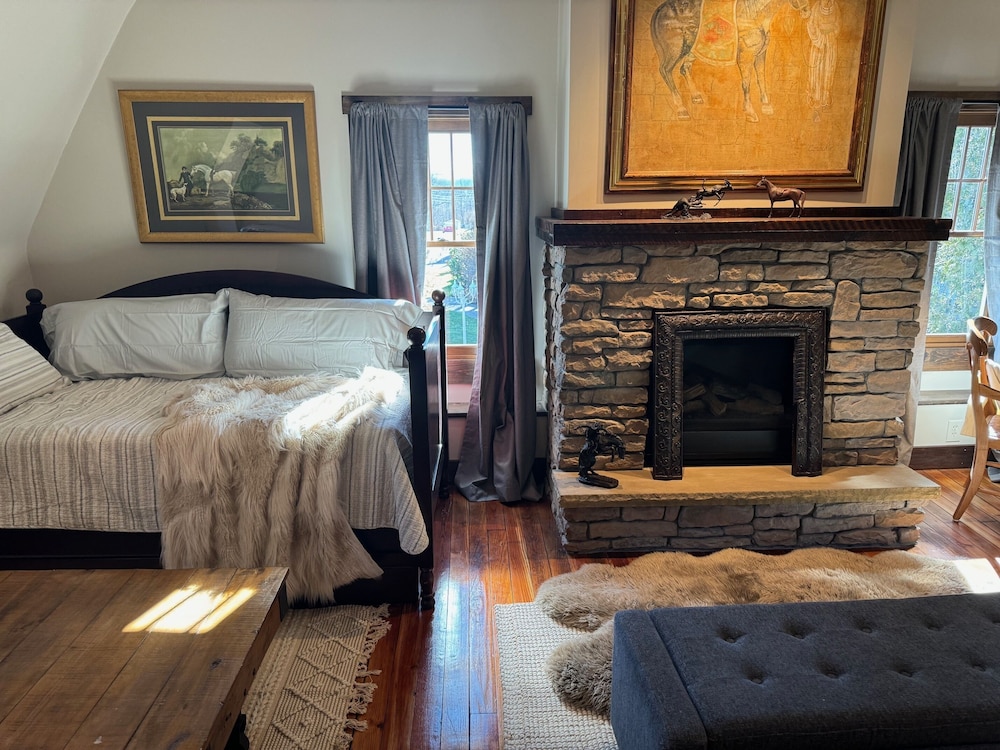 Honeymoon Cabin photo 2