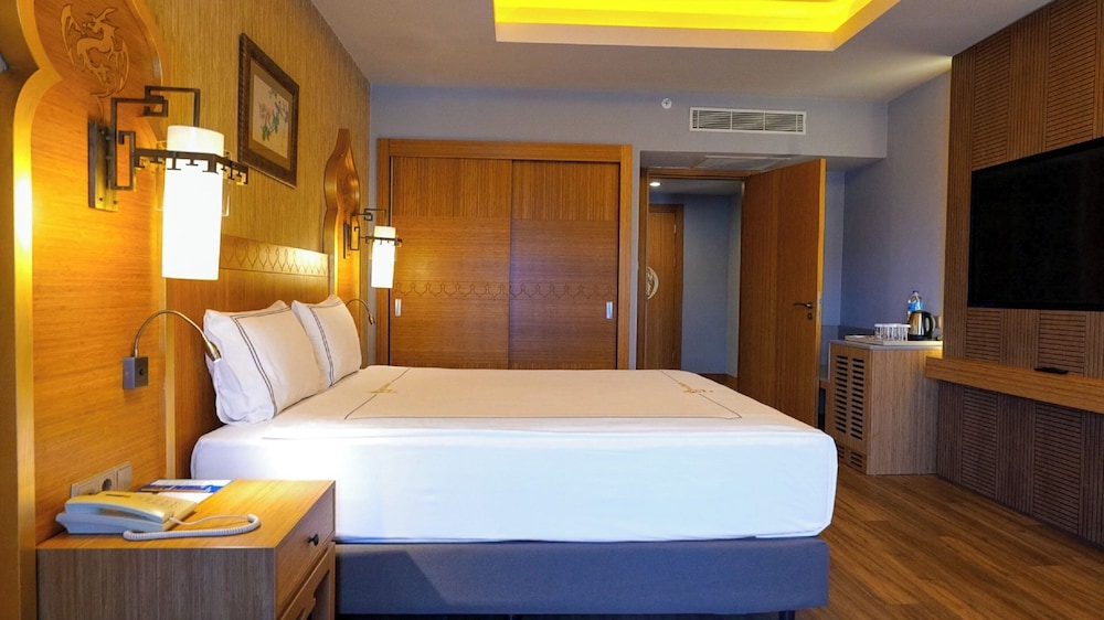 Family Room, Partial Sea View photo 3