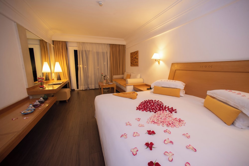 Luxury Twin Room, Pool View - Photo 10
