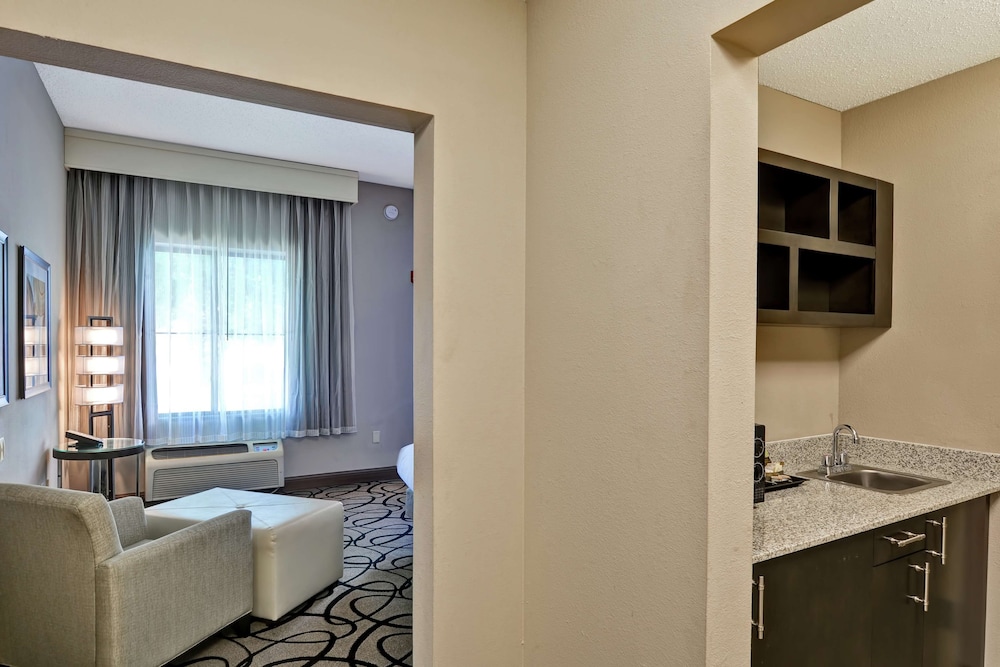 Studio Suite, 2 Queen Beds, Accessible, Bathtub (Mobility & Hearing)