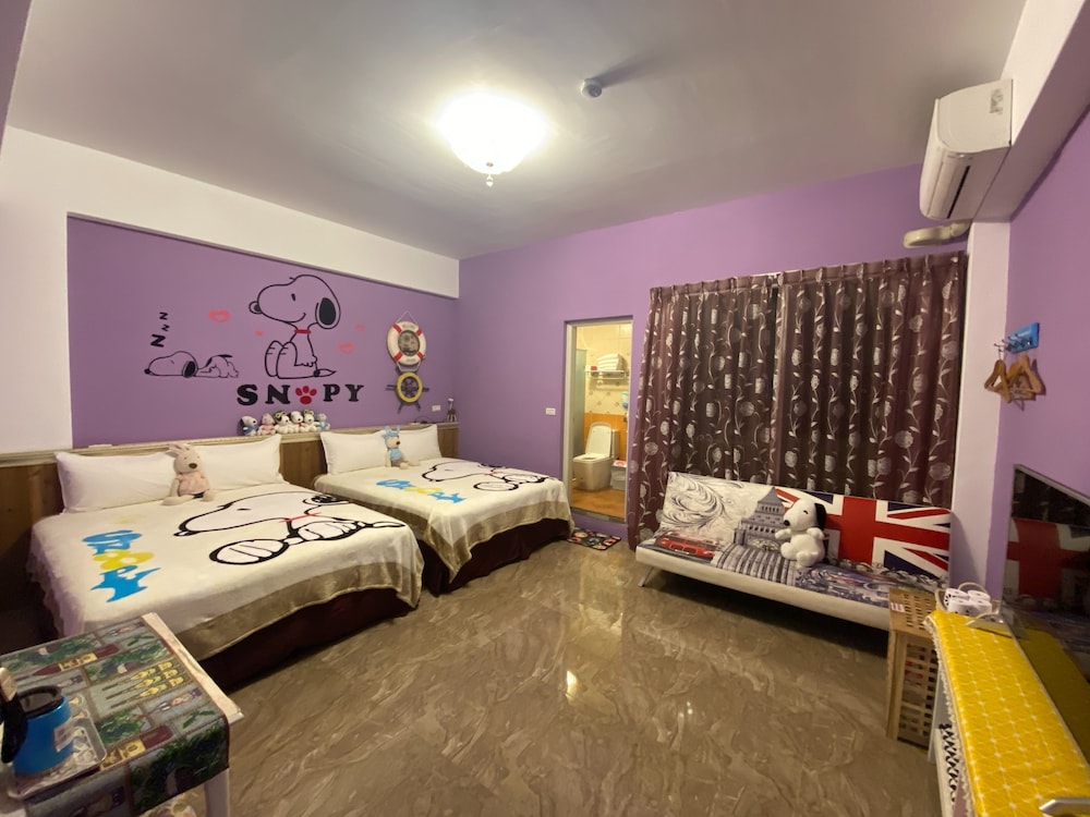 Signature Quadruple Room, 2 Double Beds, Non Smoking, Balcony photo 3
