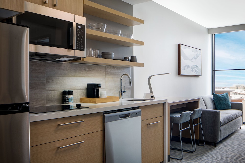 Suite, Full Kitchen, 1 King Bed, Sofa Bed - Photo 1