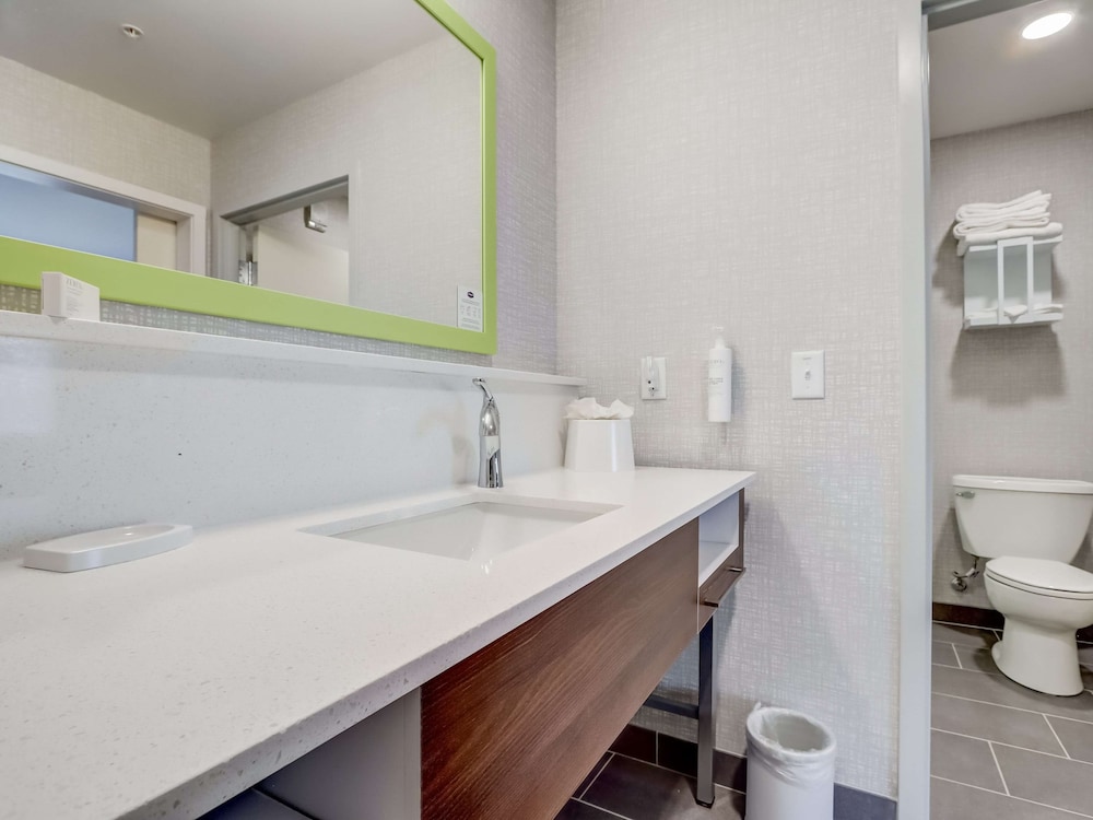 Room, 2 Queen Beds, Accessible, Bathtub (Hearing) - Photo 19