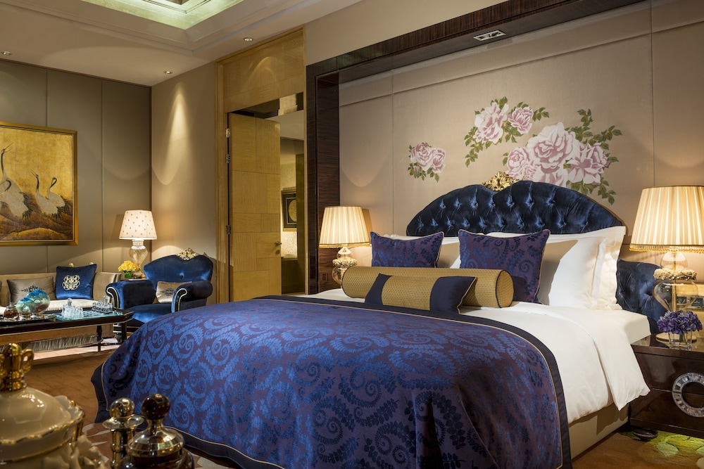 Suite (Ambassador) - Photo 1