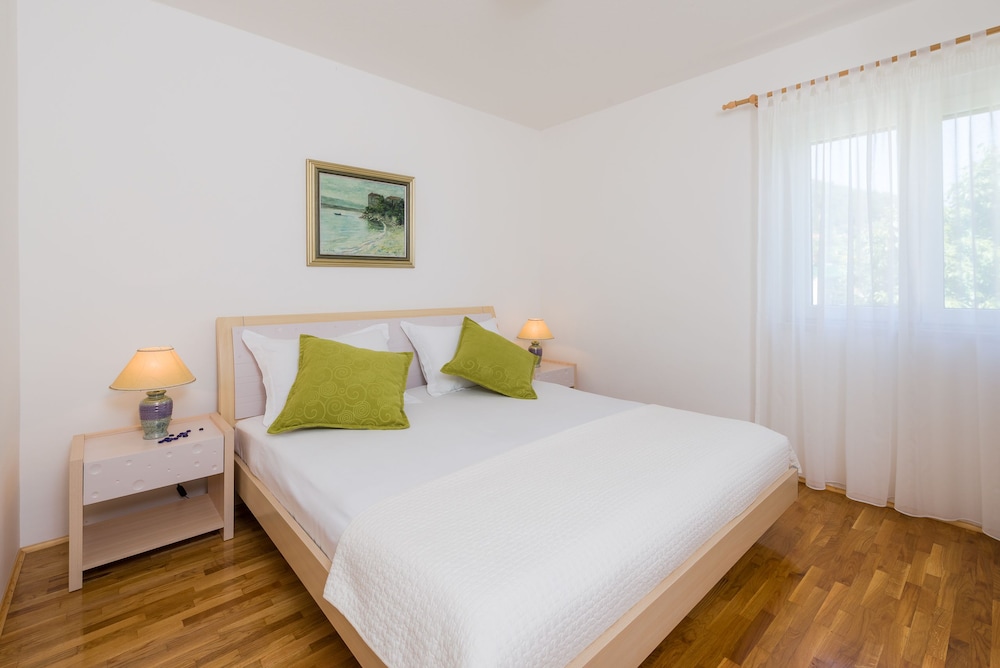Apartamento, 2 Quartos, Varanda, Vista para o Mar (1)