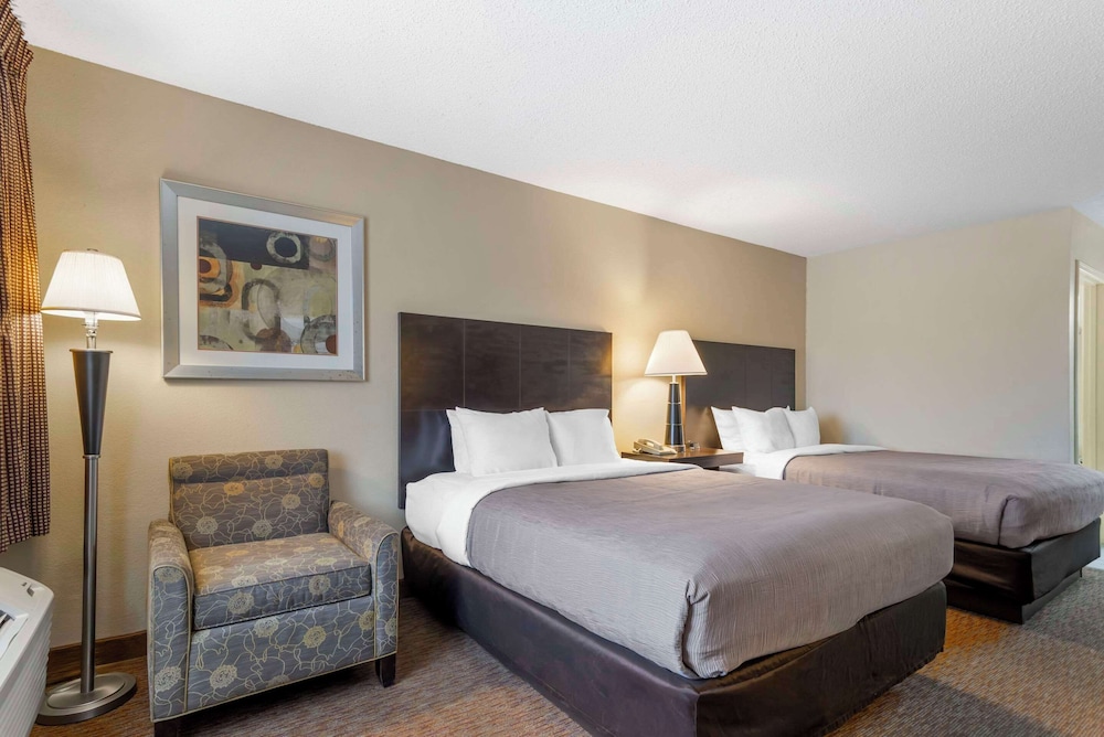Standard Room, 2 Queen Beds, Non Smoking - Photo 1