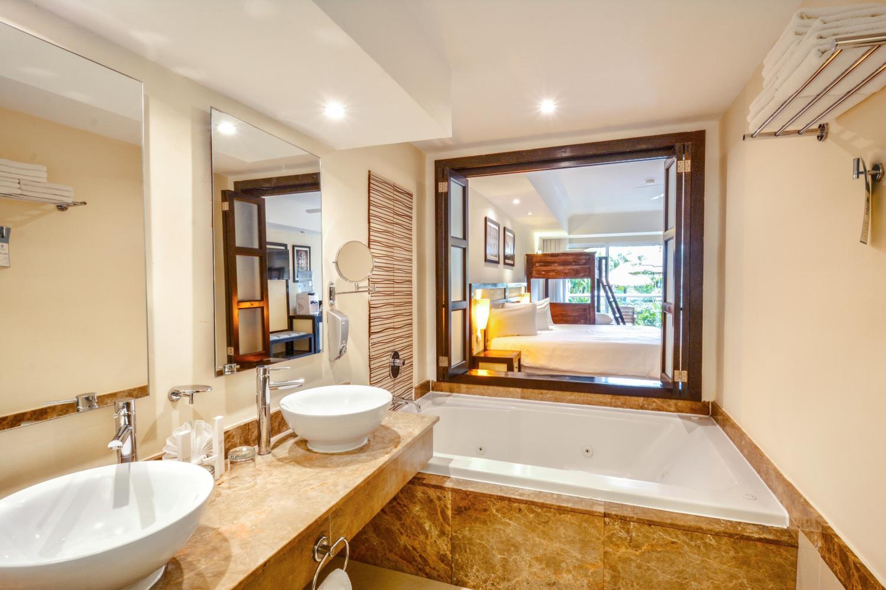 Riviera Family King Junior Suite - Photo 3