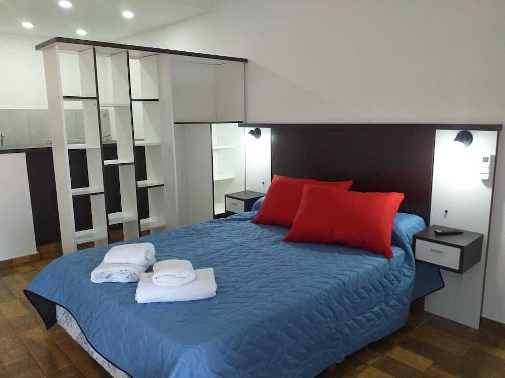 Studio, 1 Bedroom photo 3