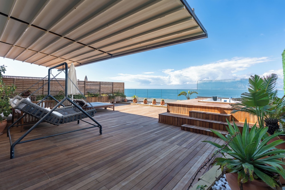 Infinity King Suite