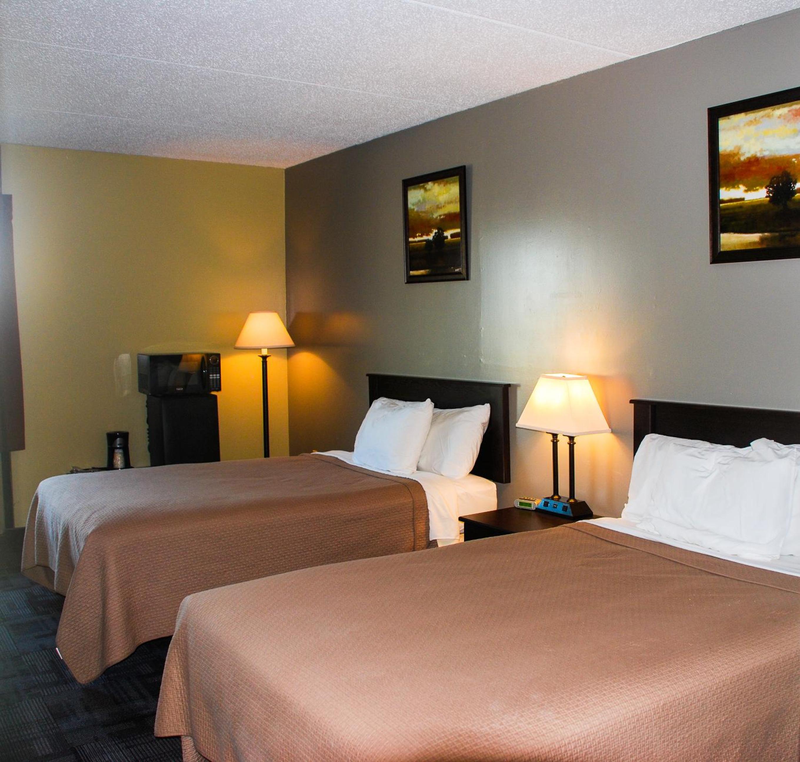 Queen Room with Two Queen Beds - Non-Smoking - Photo 1