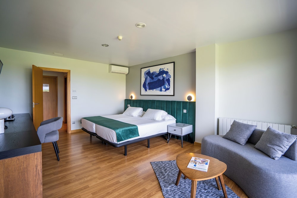 Double or Twin Room (Individual)