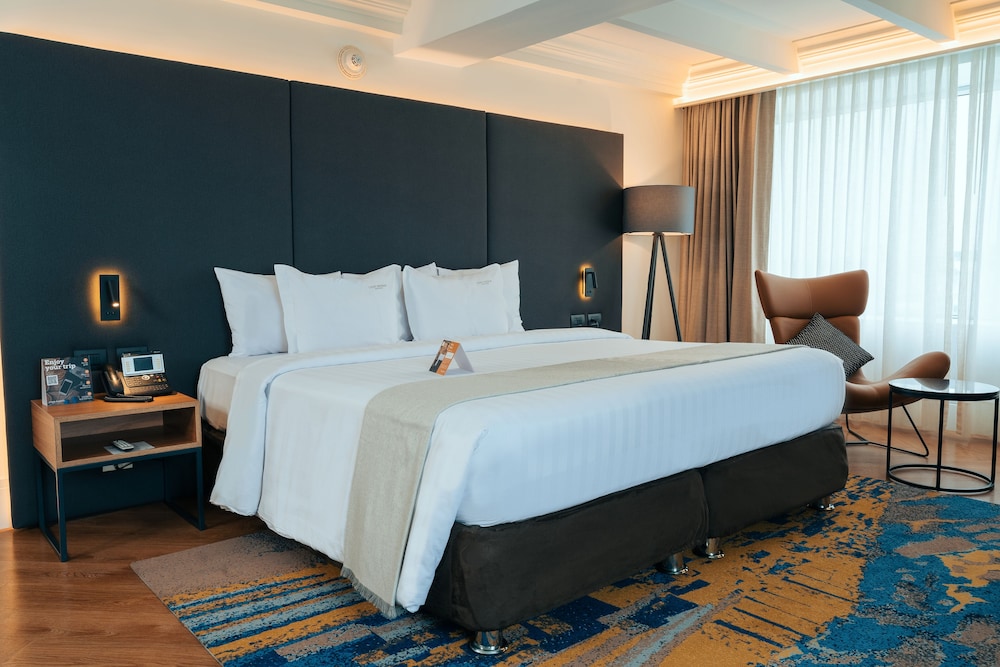 Exclusive Room, 1 King Bed - Photo 1