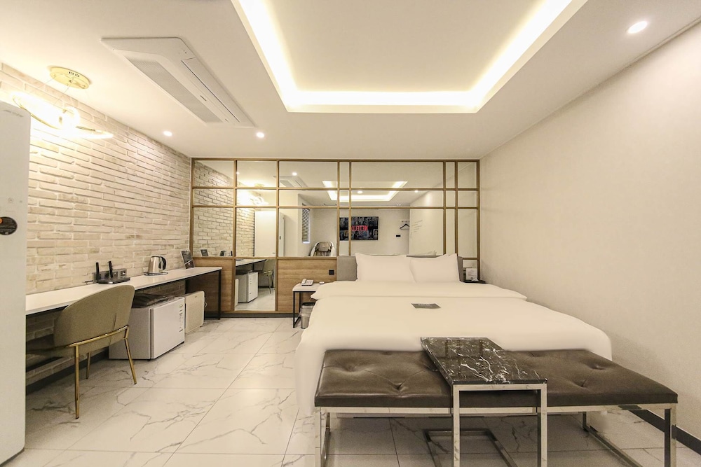 VIP room with PET (Extra Charge for Pet, Please contact hotel after reservation) - Photo 2